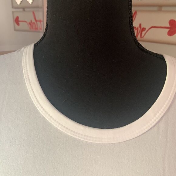 NIP “mom of boys “ soft short sleeve white tee size XL fits more like a L - Picture 4 of 7